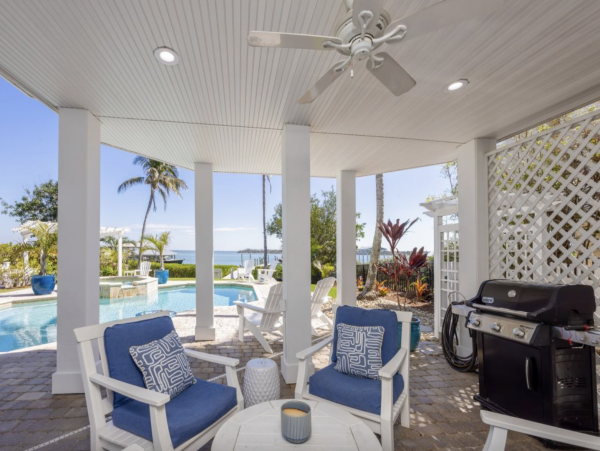 Bay to Gulf  Luxury Five Bedroom Vacation Home with Pool